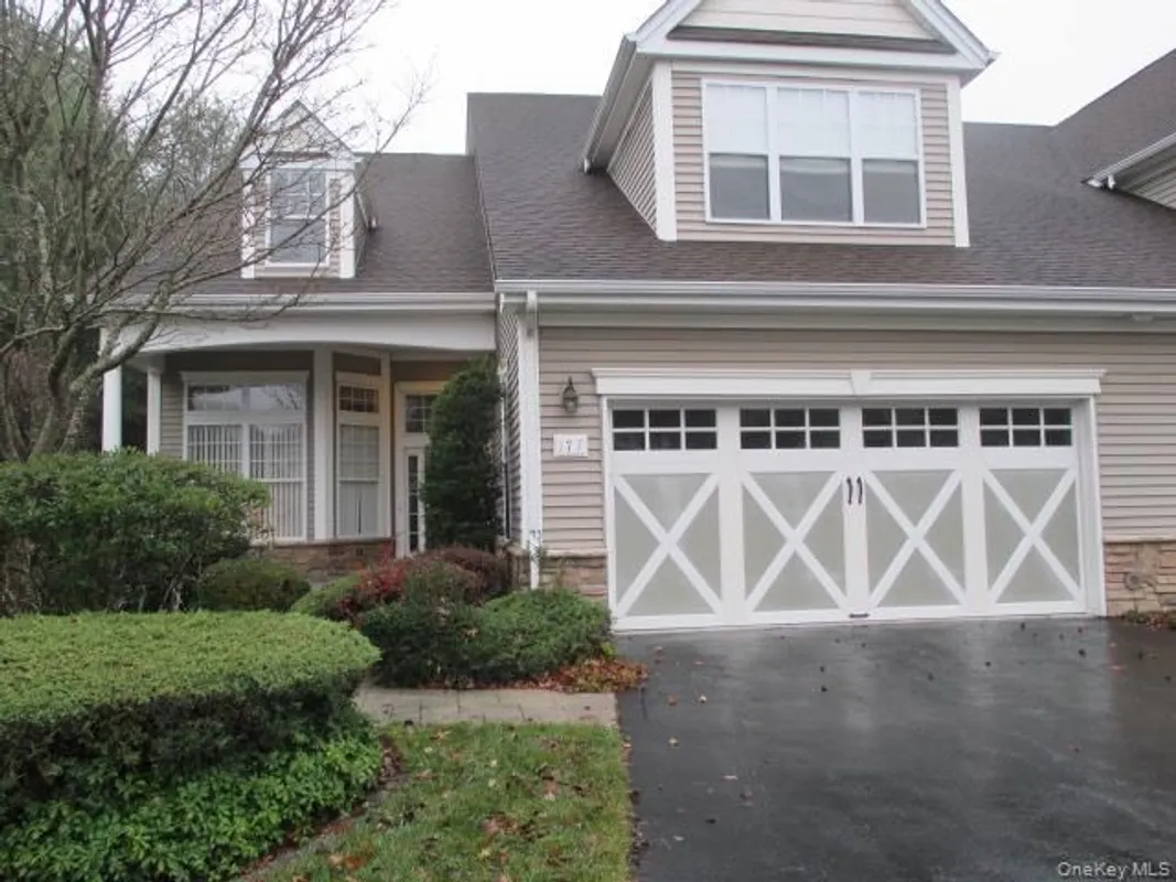 Property Slideshow image 1 of 18 | 177 melody ct, Brookhaven, NY, 11941