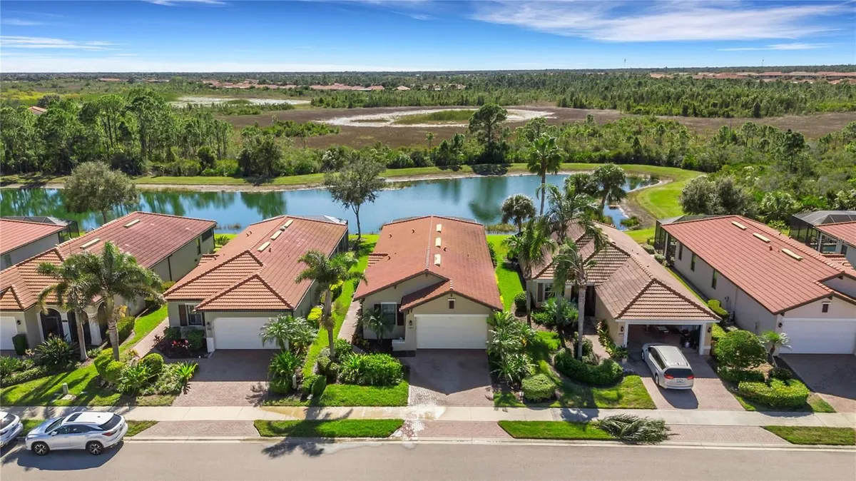 Property Slideshow image 1 of 69 | 10417 crooked creek dr, Venice, FL, 34293