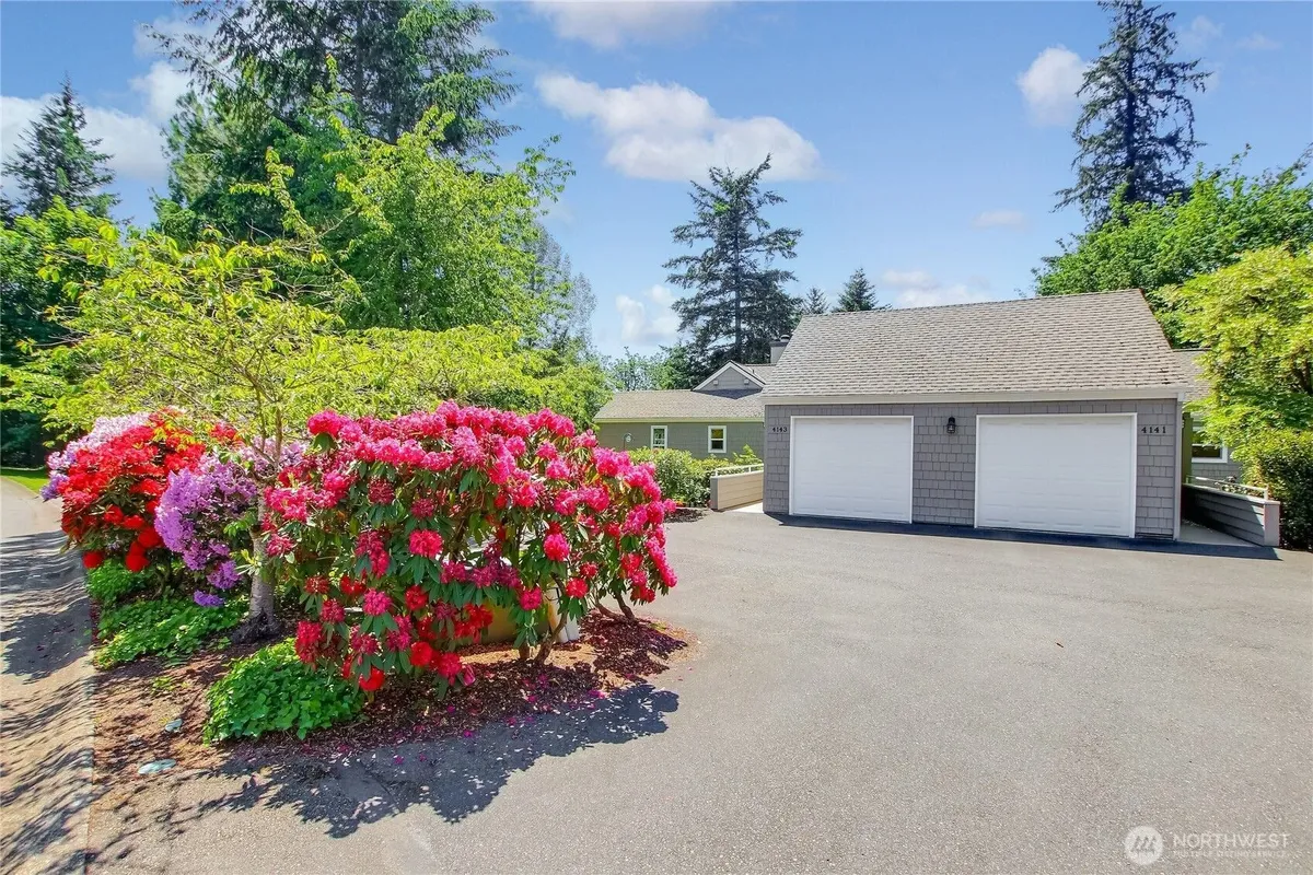 Property Slideshow image 1 of 35 | 4143 220th pl 2064, Issaquah, WA, 98029