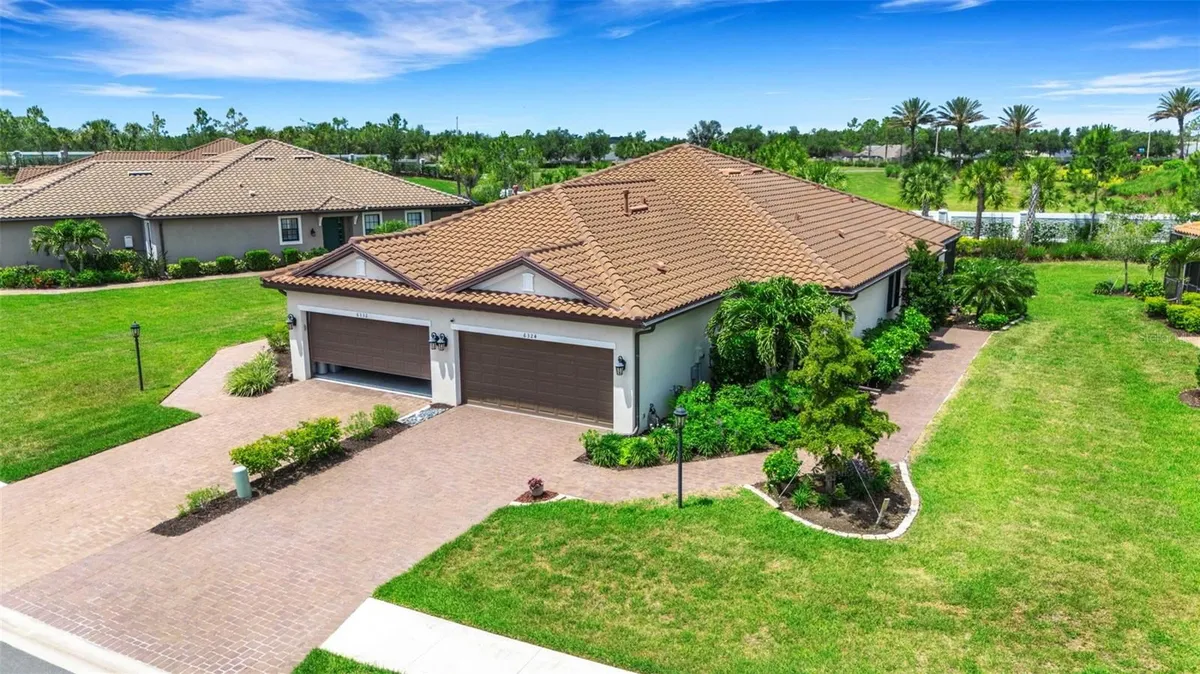 Property Slideshow image 1 of 82 | 6324 plateau ct, Bradenton, FL, 34203