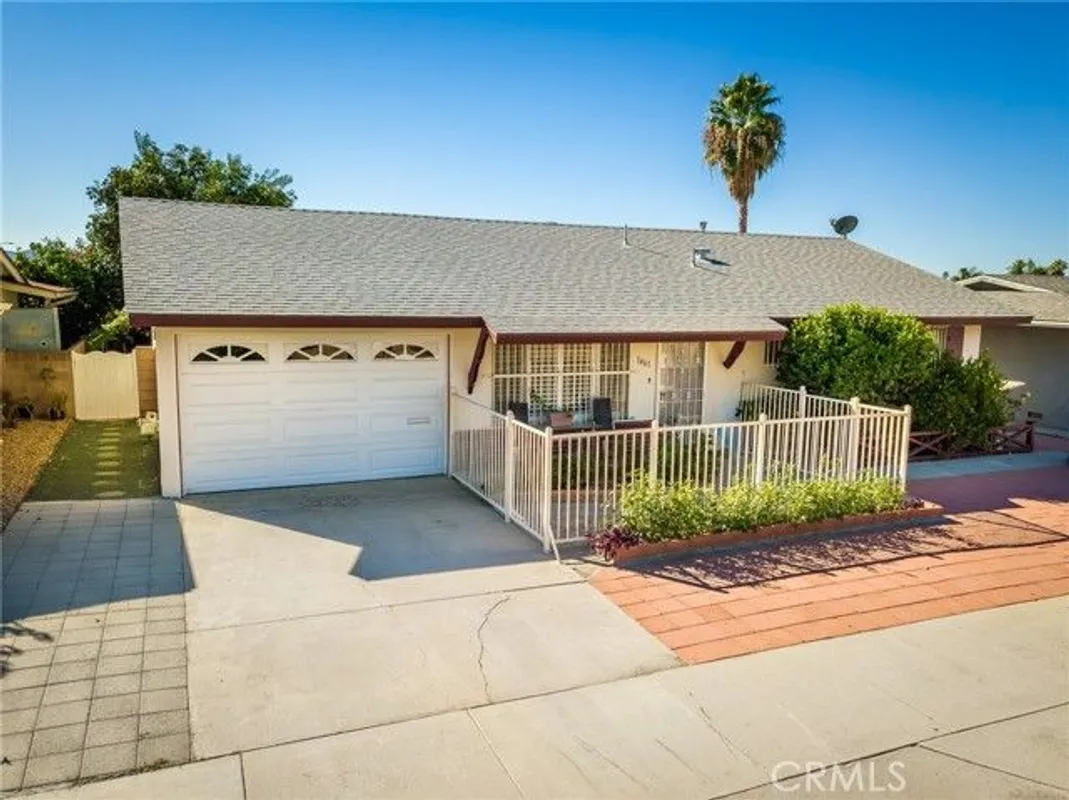 Property Slideshow image 1 of 25 | 1461 w mayberry ave, Hemet, CA, 92543