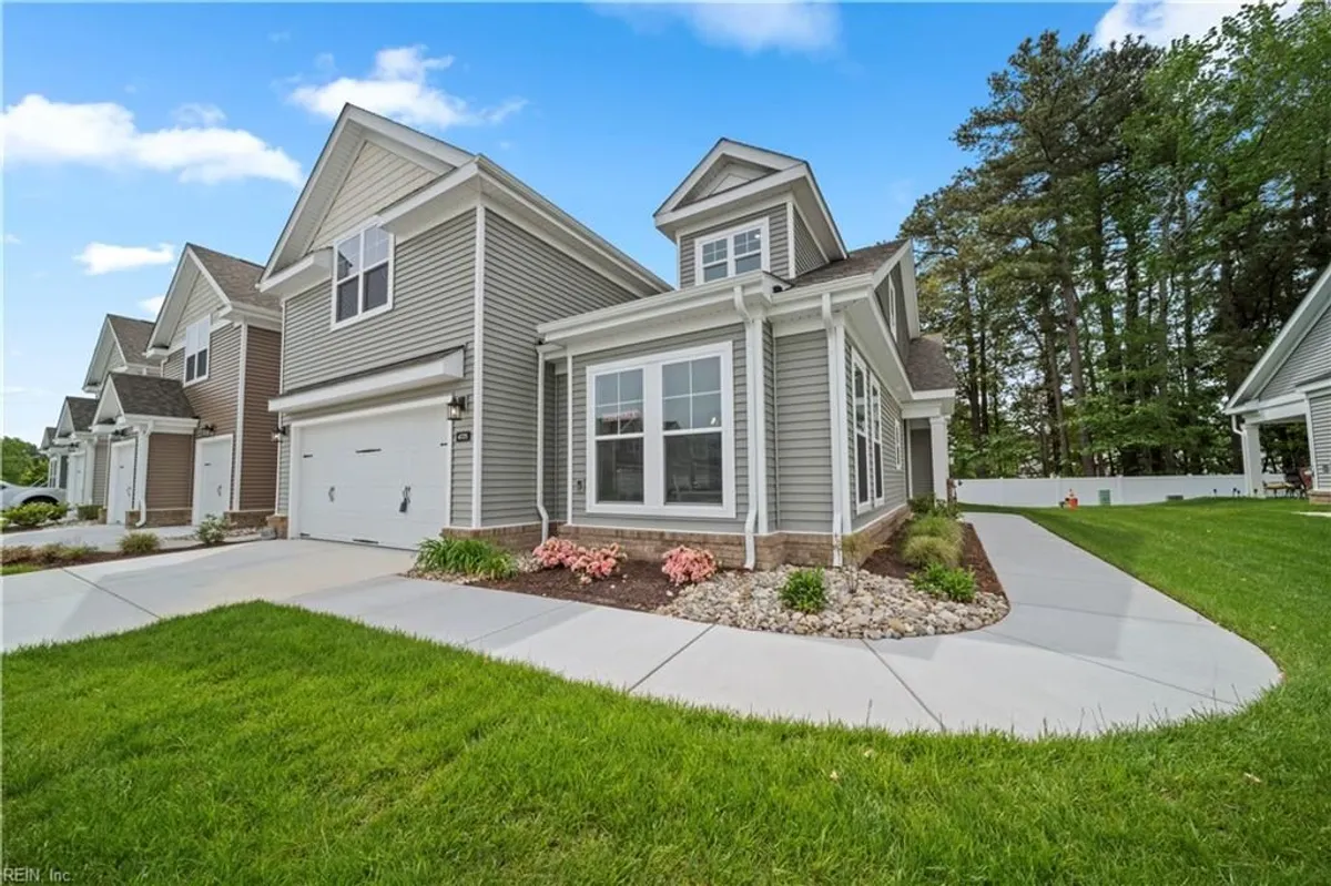 Property Slideshow image 1 of 27 | 4607 longleaf pl, Chesapeake, VA, 23321