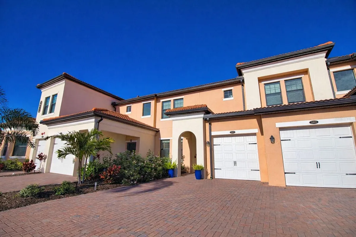 Property Slideshow image 1 of 51 | 10042 crooked creek dr unit 102, Venice, FL, 34293
