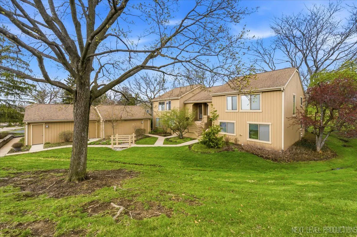 Property Slideshow image 1 of 42 | 746 oak hill rd a, Lake Barrington, IL, 60010