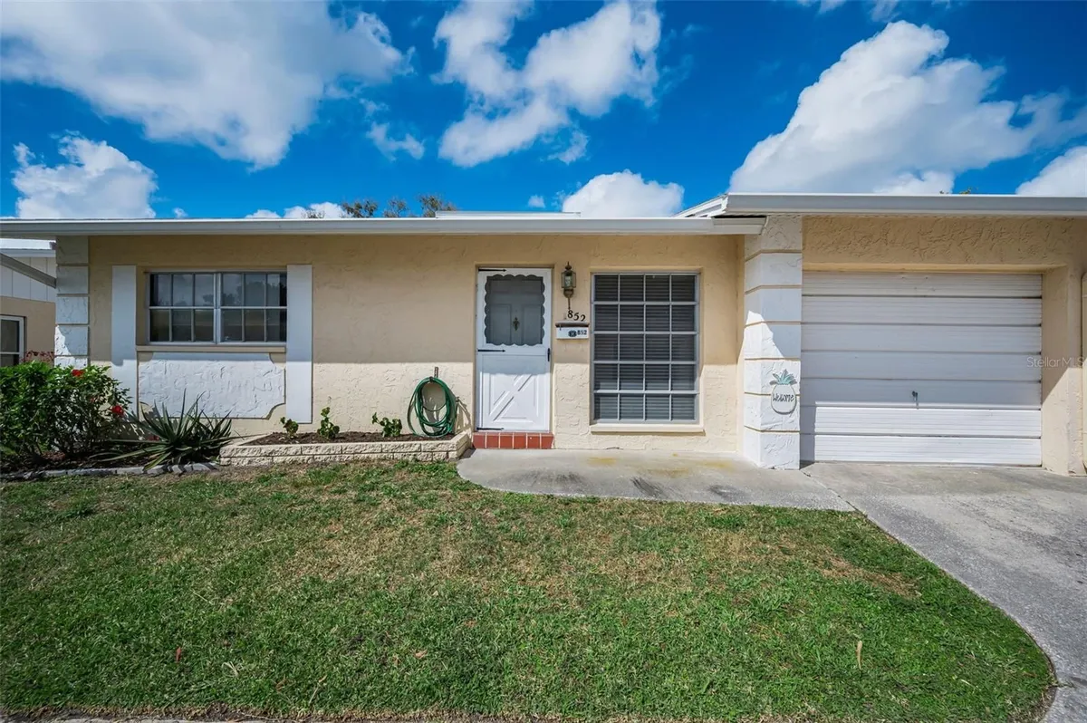 Property Slideshow image 1 of 36 | 852 oxford ct, Dunedin, FL, 34698