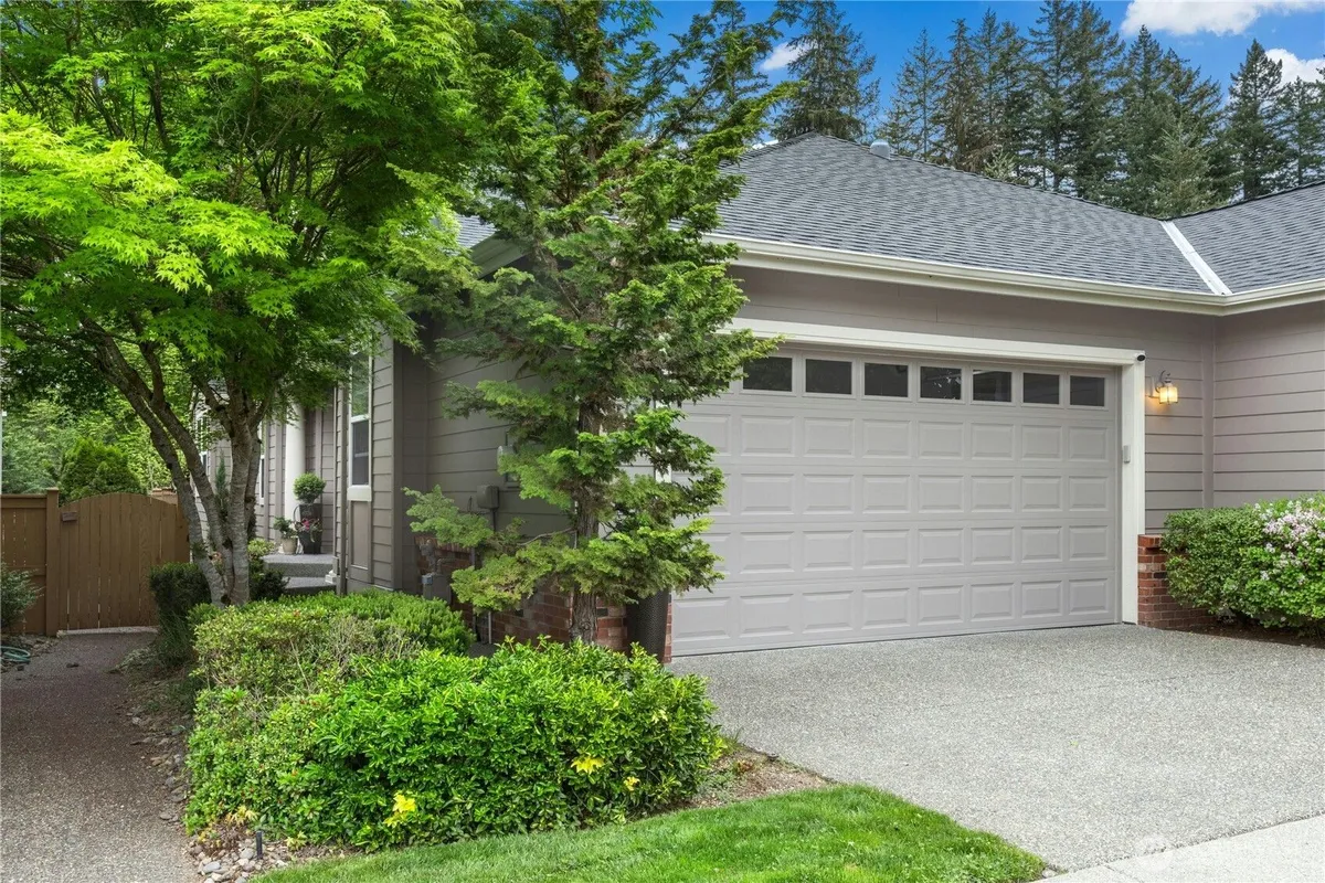 Property Slideshow image 1 of 34 | 22920 ne 132nd pl, Redmond, WA, 98053