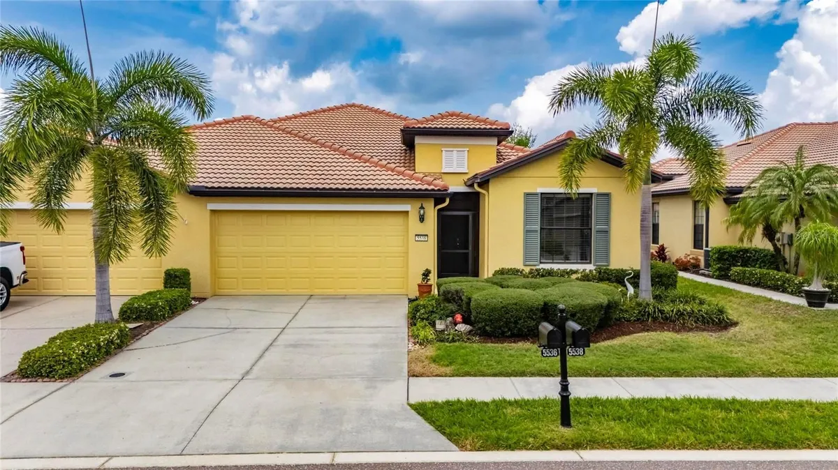 Property Slideshow image 1 of 44 | 5538 sunset falls dr, Apollo Beach, FL, 33572