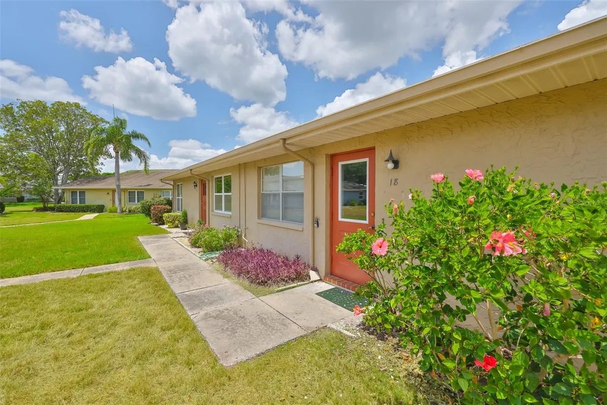 Property Slideshow image 1 of 58 | 1904 canterbury ln 18, Sun City Center, FL, 33573