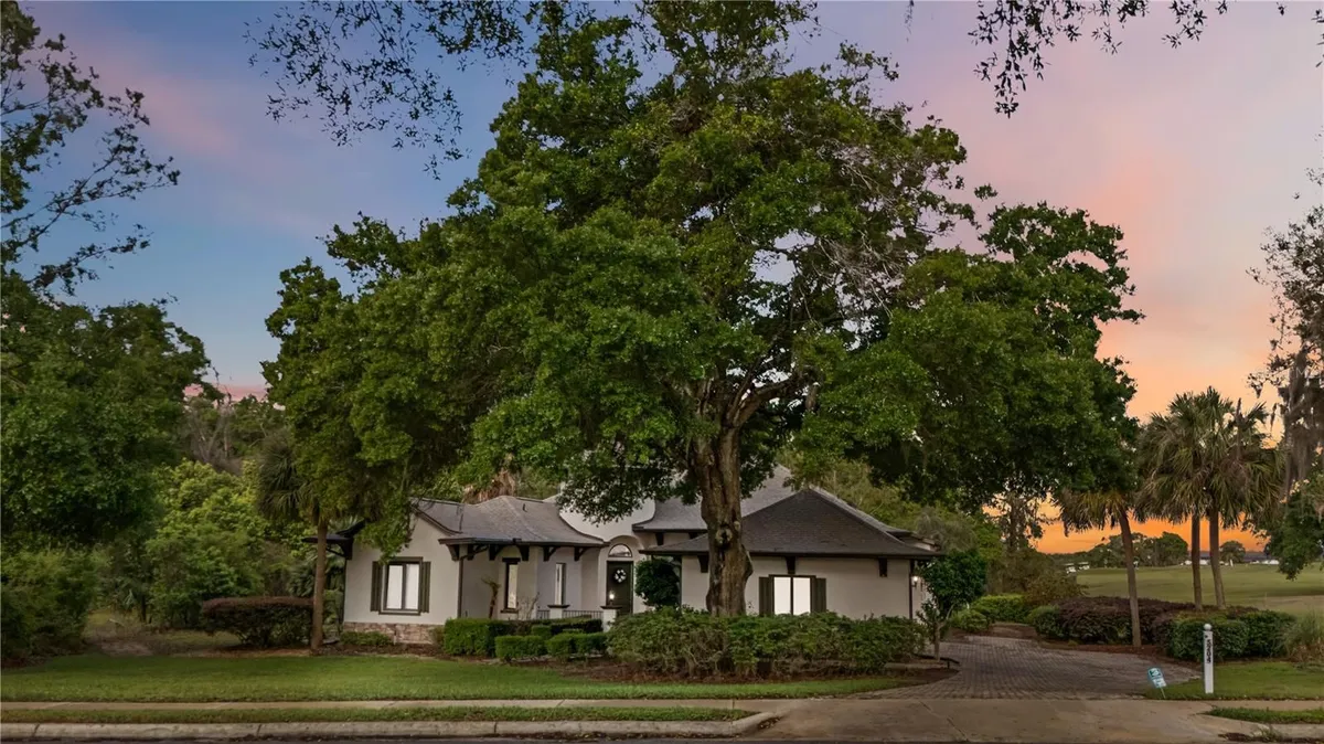 Property Slideshow image 1 of 52 | 5204 greens dr, Lady Lake, FL, 32159