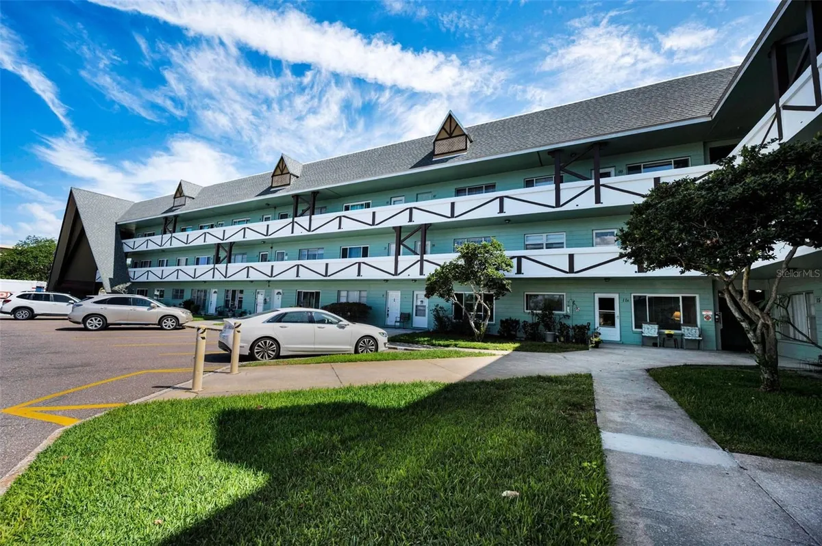 Property Slideshow image 1 of 37 | 2043 denmark st 39, Clearwater, FL, 33763