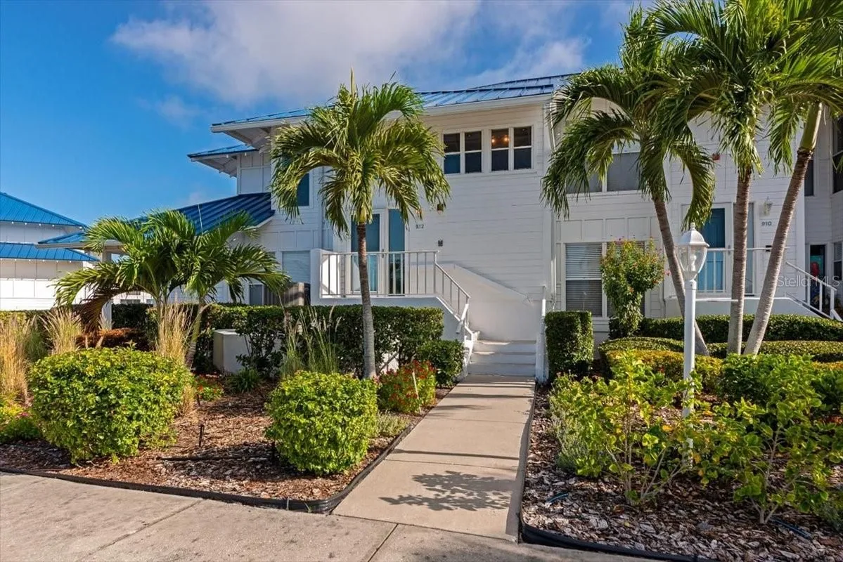 Property Slideshow image 1 of 57 | 912 sandpiper cir # 912, Bradenton, FL, 34209