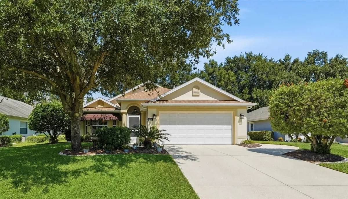Property Slideshow image 1 of 34 | 6133 landings blvd, Lady Lake, FL, 32159