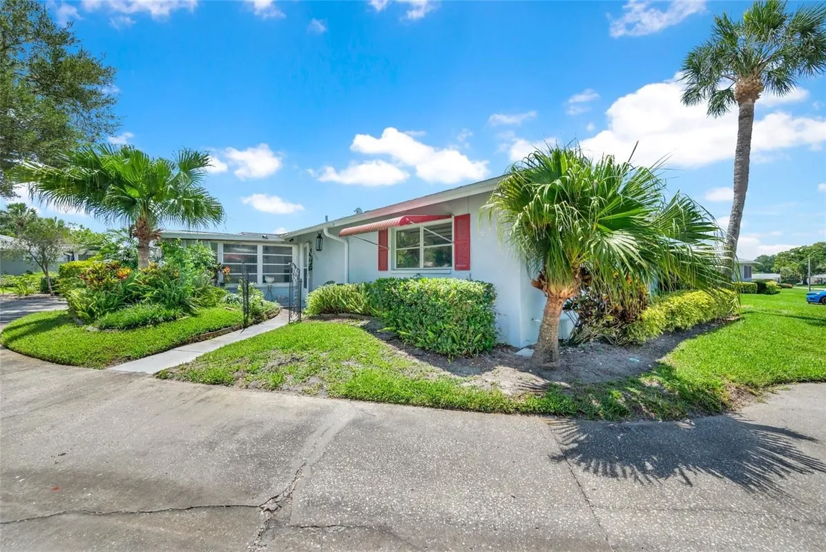 Property Slideshow image 1 of 32 | 1608 whitebridge dr b, Palm Harbor, FL, 34684
