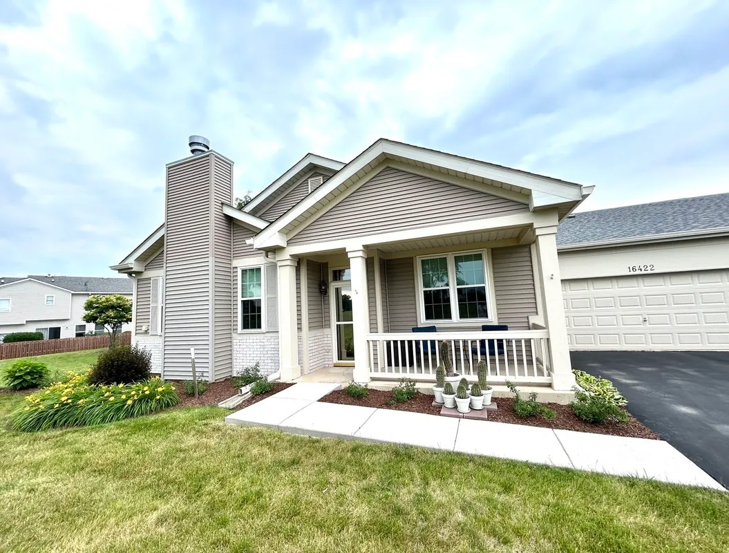 Property Slideshow image 1 of 22 | 16422 crescent lake ct, Crest Hill, IL, 60403