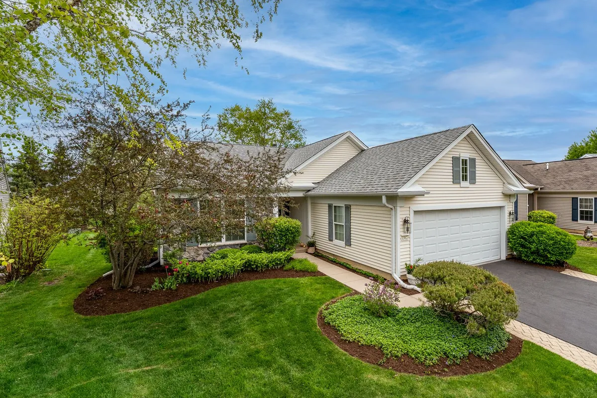 Property Slideshow image 1 of 34 | 13823 kirkland dr, Huntley, IL, 60142