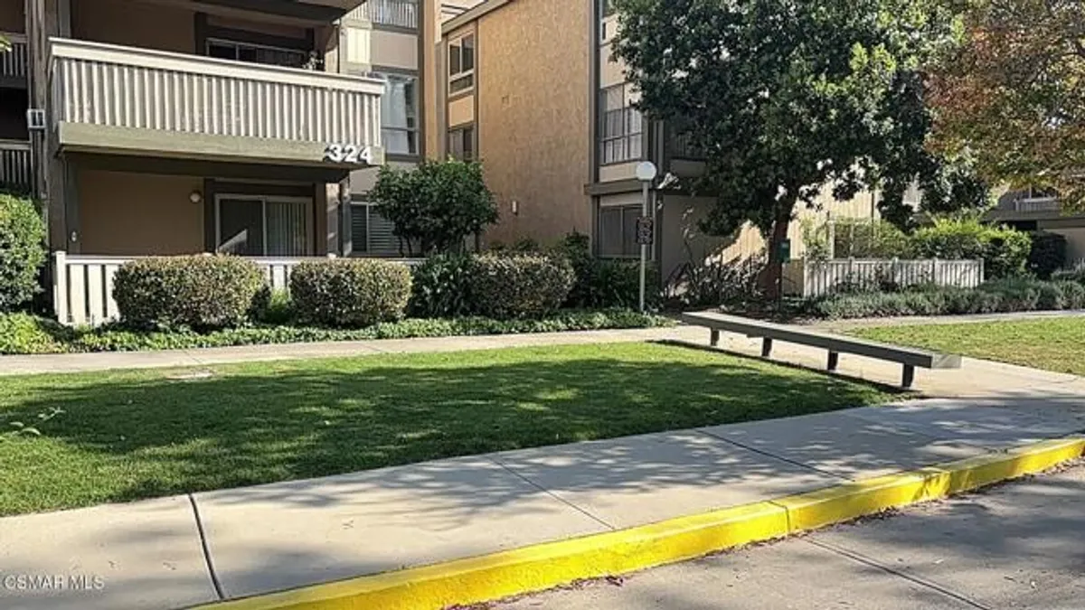 Property Slideshow image 1 of 34 | 324 chestnut hill ct 14, Thousand Oaks, CA, 91360