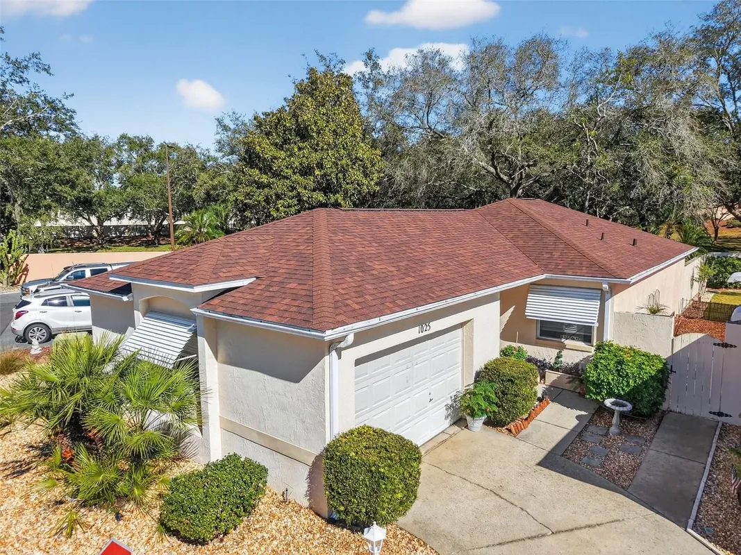 Property Slideshow image 1 of 26 | 1025 avalon ave, Lady Lake, FL, 32159
