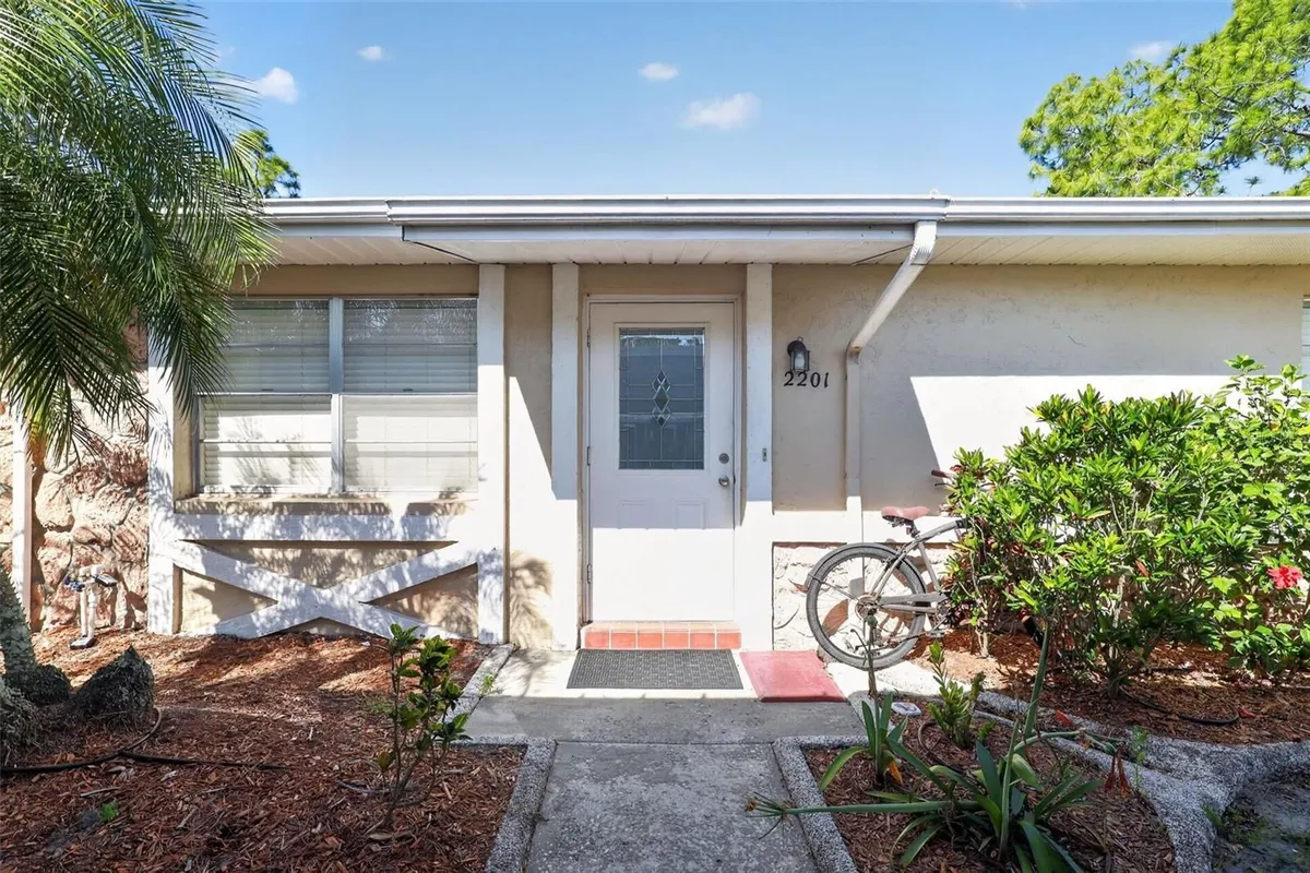 Property Slideshow image 1 of 31 | 2201 holkham pl, Sun City Center, FL, 33573