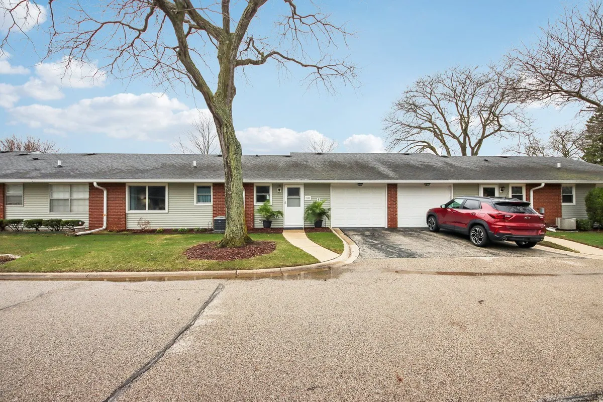 Property Slideshow image 1 of 29 | 7405 chevy chase ct, Fox Lake, IL, 60020