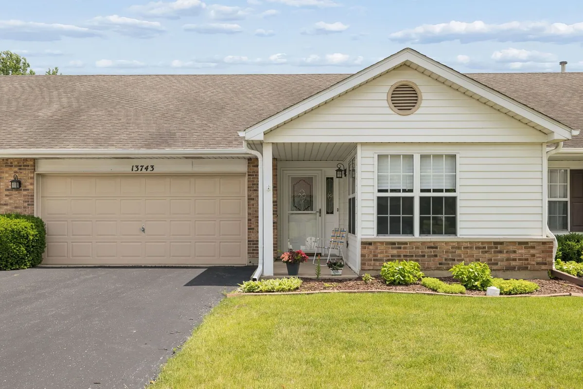 Property Slideshow image 1 of 18 | 13743 s magnolia dr, Plainfield, IL, 60544
