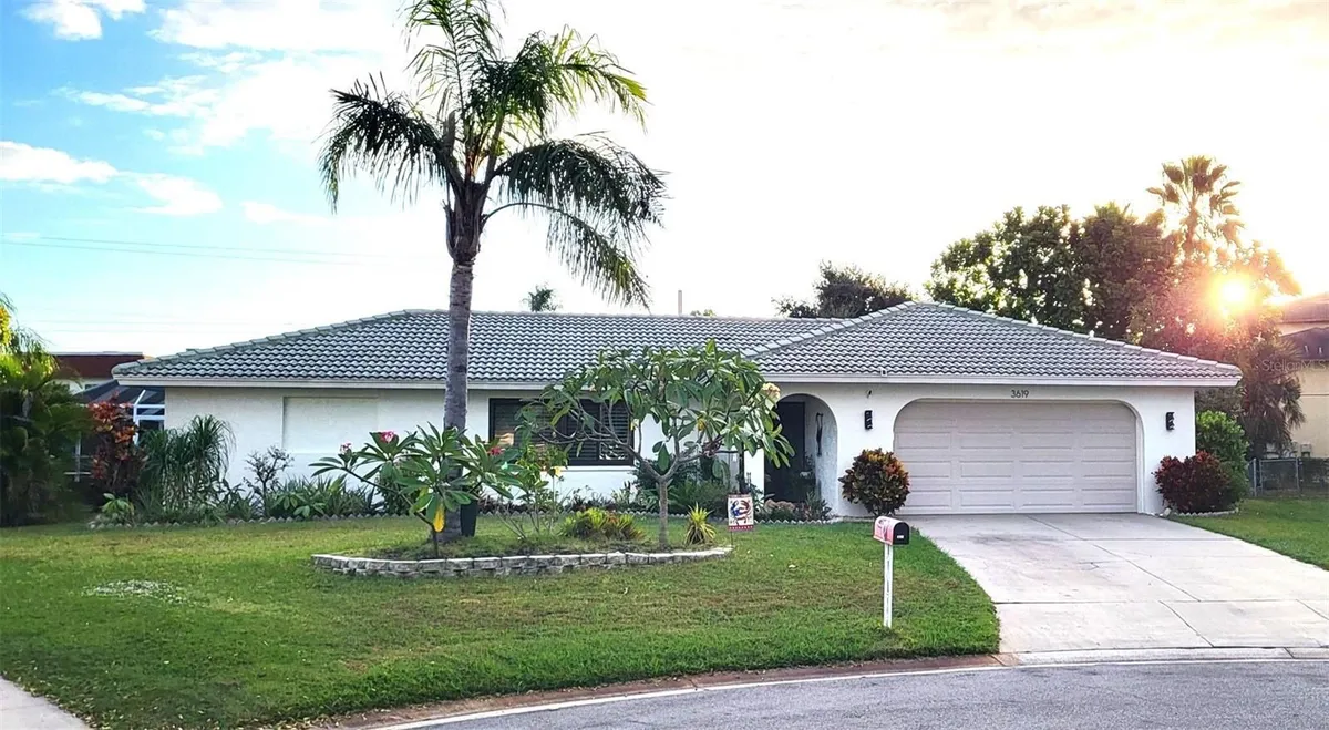 Property Slideshow image 1 of 44 | 3619 pembrook dr, Sarasota, FL, 34239