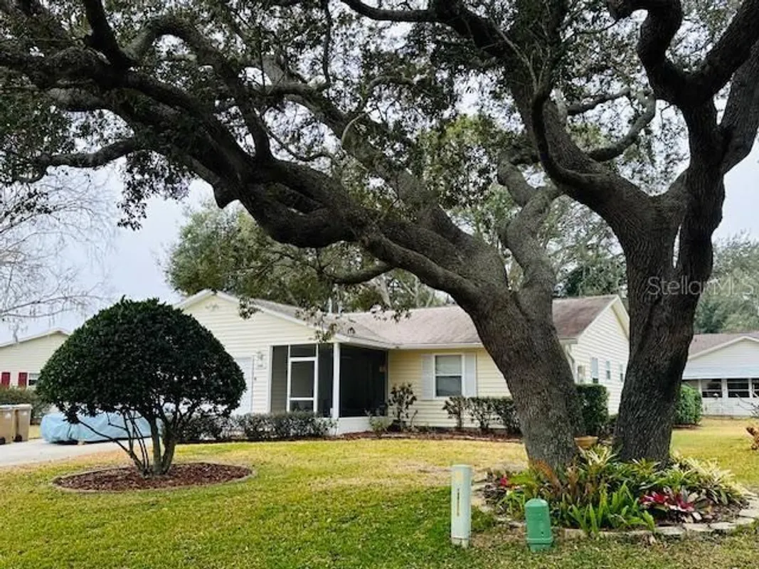 Property Slideshow image 1 of 2 | 822 dundee cir 822, Leesburg, FL, 34788