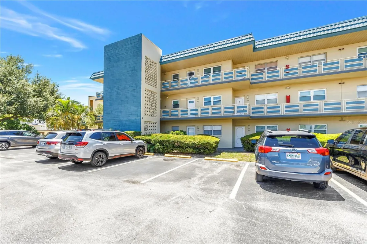 Property Slideshow image 1 of 32 | 5750 80th st d107, St Petersburg, FL, 33709