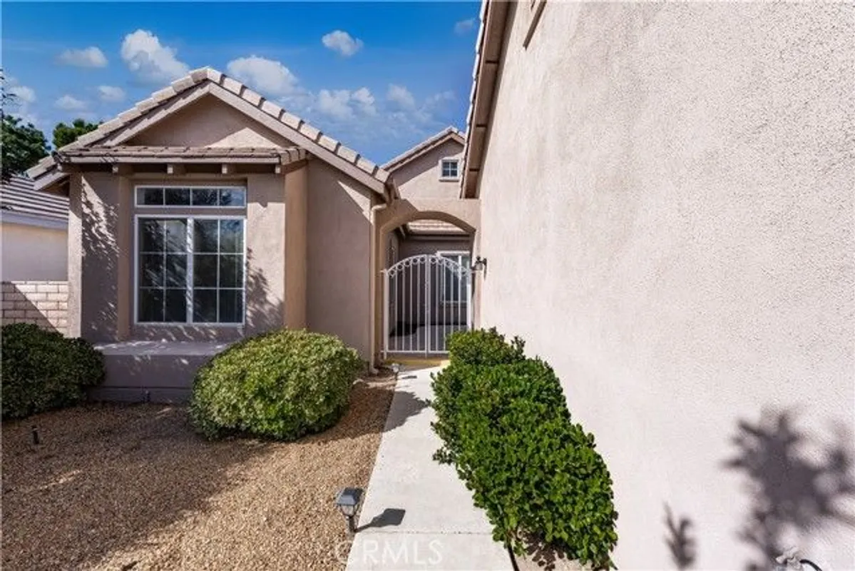Property Slideshow image 1 of 60 | 19598 rolling green dr, Apple Valley, CA, 92308