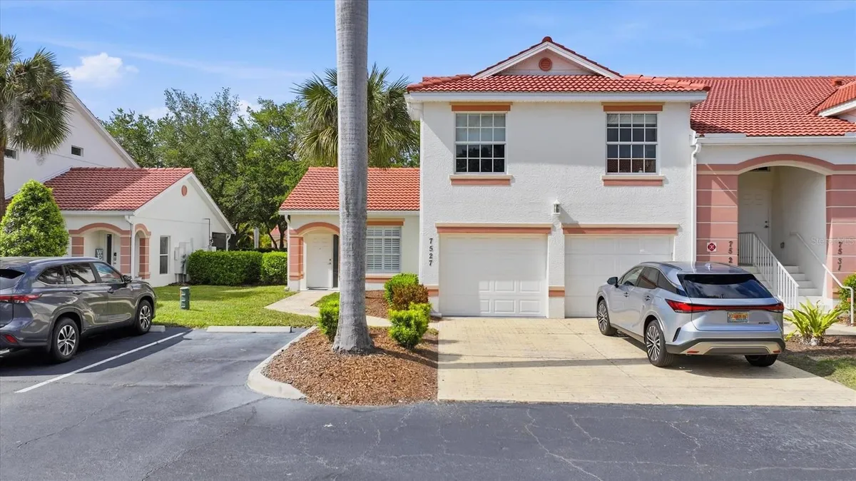 Property Slideshow image 1 of 50 | 7527 marsh orchid cir, Bradenton, FL, 34203