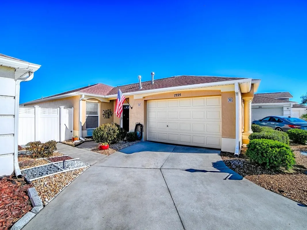 Property Slideshow image 1 of 33 | 7595 se 170th longview ln, The Villages, FL, 32162