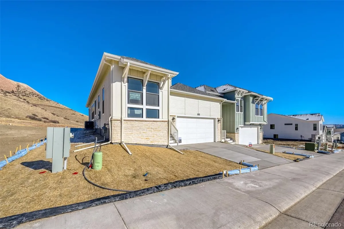 Property Slideshow image 1 of 37 | 1928 grayside cir, Castle Rock, CO, 80109