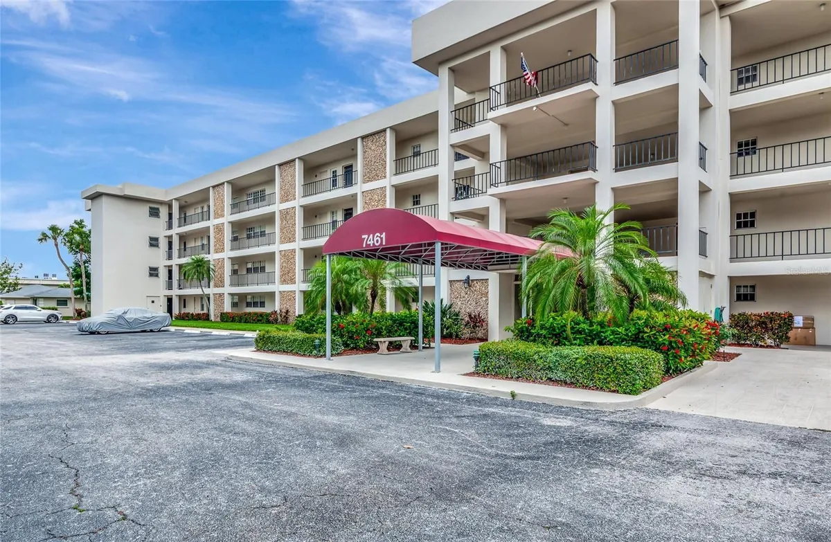 Property Slideshow image 1 of 75 | 7461 w country club dr 203, Sarasota, FL, 34243
