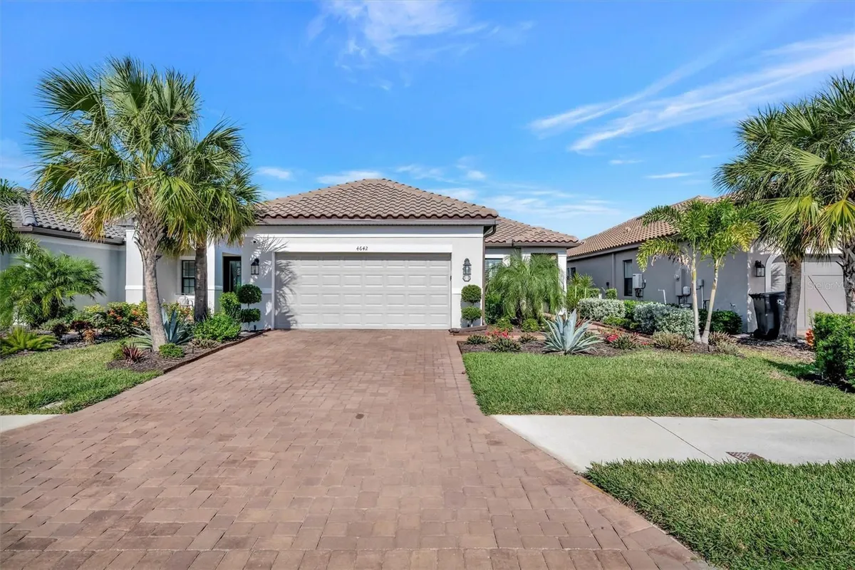 Property Slideshow image 1 of 78 | 4642 crestpoint way, Palmetto, FL, 34221