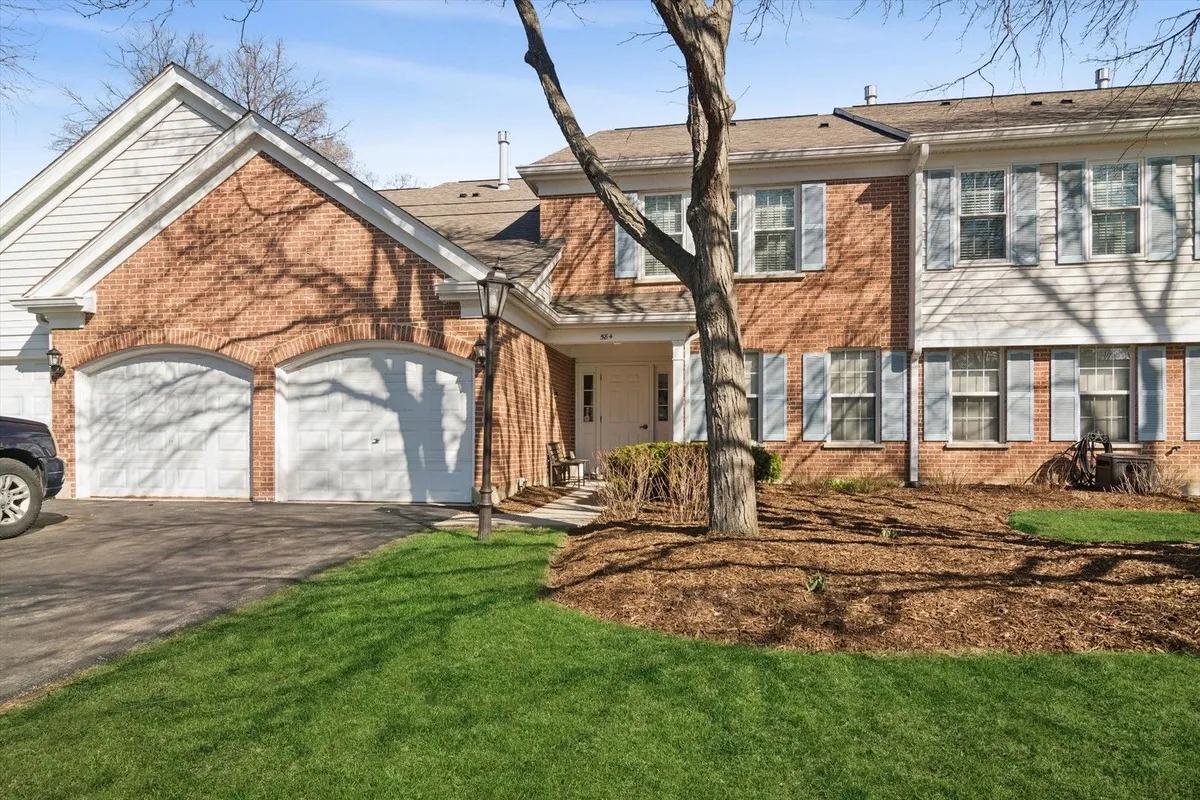 Property Slideshow image 1 of 16 | 584 edinburgh ln a, Prospect Heights, IL, 60070