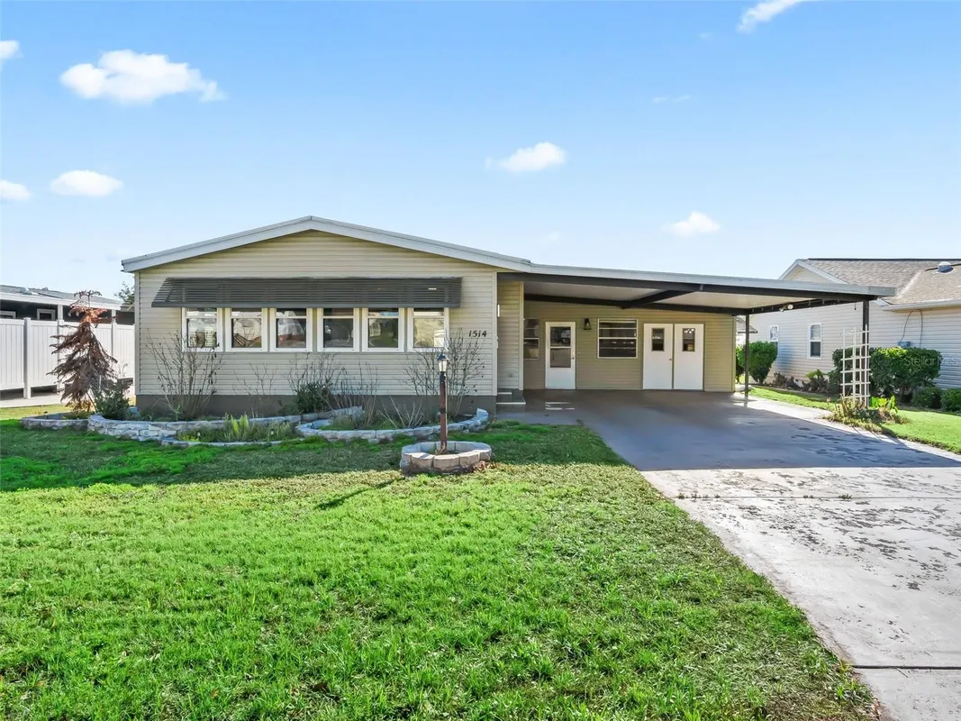 Property Slideshow image 1 of 35 | 1514 hillcrest dr, Lady Lake, FL, 32159