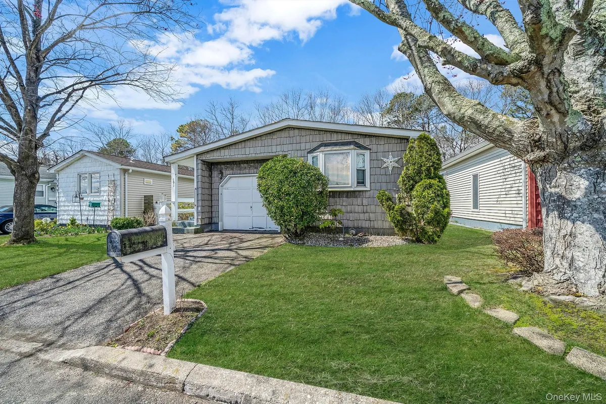 Property Slideshow image 1 of 31 | 191 village cir, Brookhaven, NY, 11949