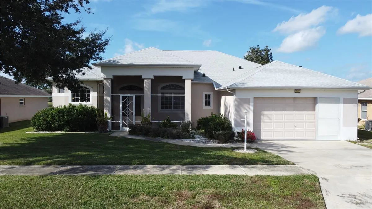 Property Slideshow image 1 of 41 | 27135 nostalgia dr, Leesburg, FL, 34748