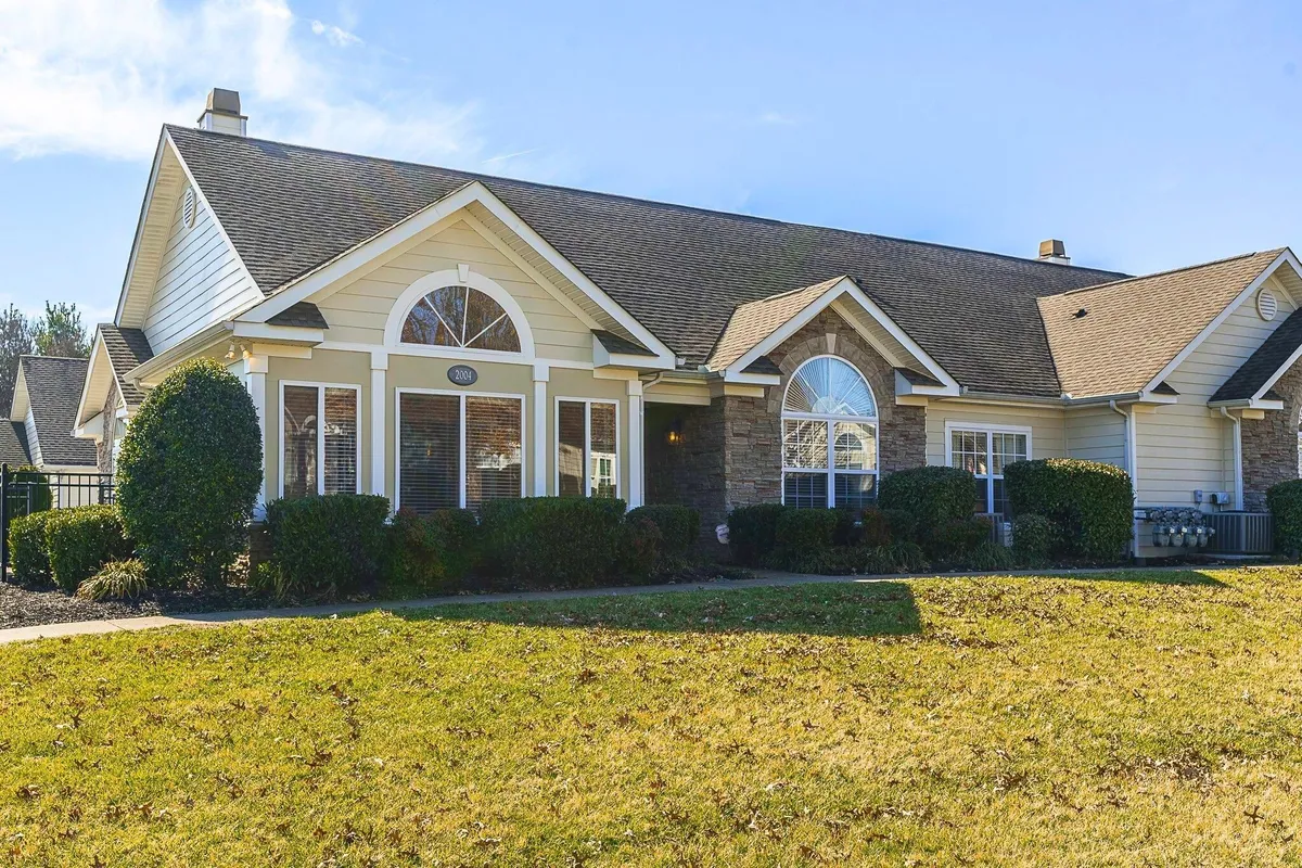 Property Slideshow image 1 of 58 | 825 s browns ln 2004, Gallatin, TN, 37066