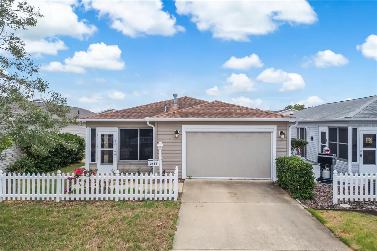 Property Slideshow image 1 of 30 | 2454 southern oak st, The Villages, FL, 32162