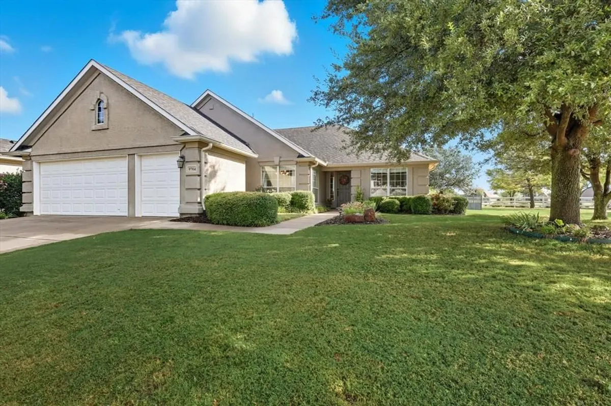 Property Slideshow image 1 of 39 | 9704 amber ct, Denton, TX, 76207