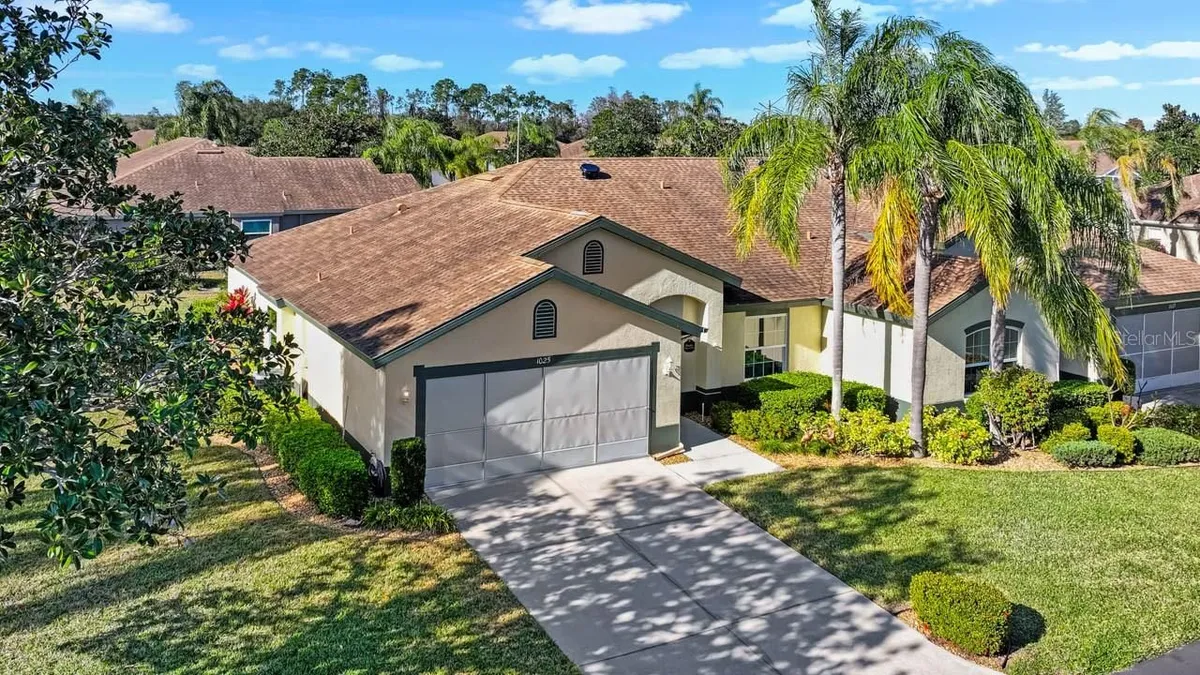 Property Slideshow image 1 of 58 | 1025 new winsor loop # 28, Sun City Center, FL, 33573