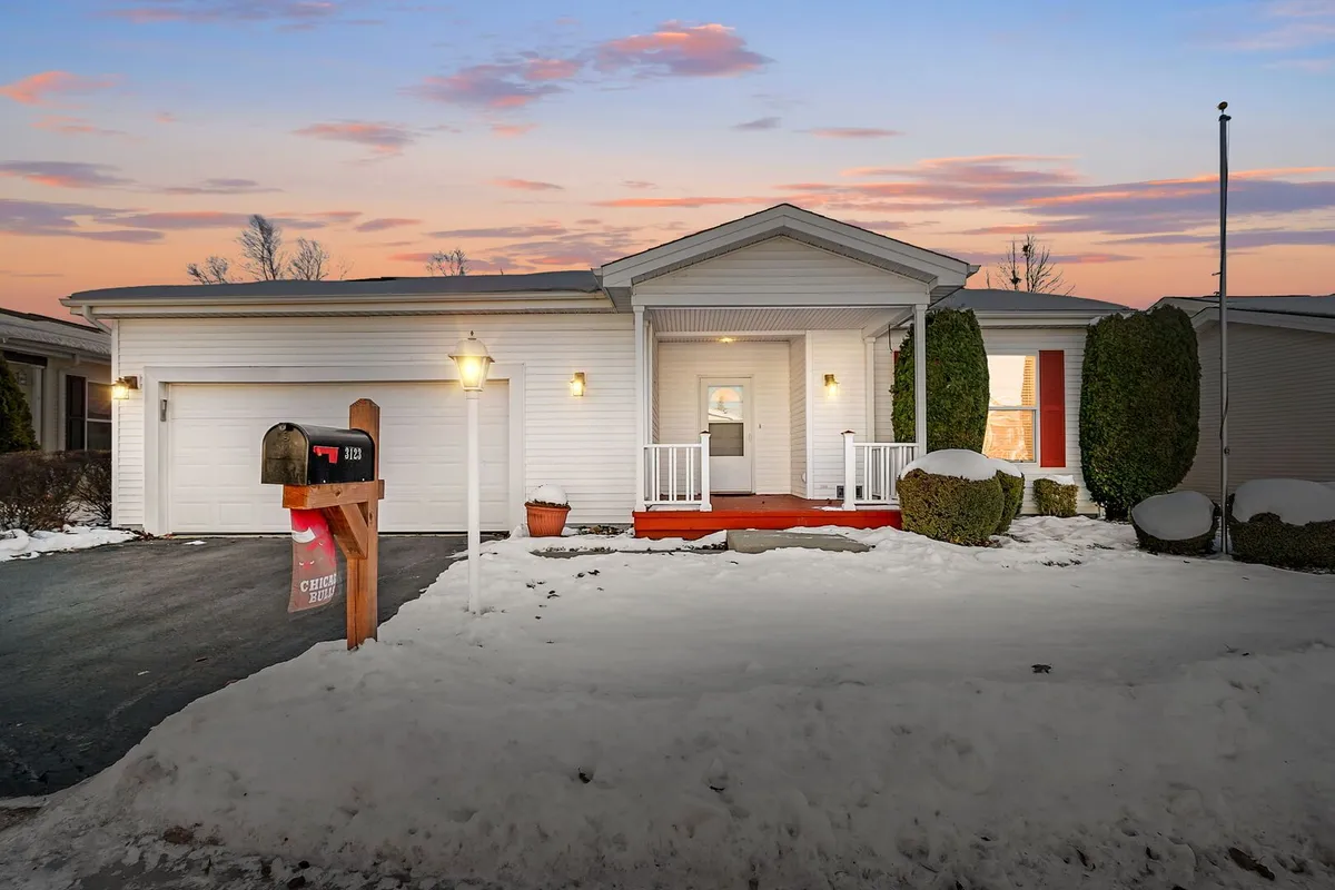 Property Slideshow image 1 of 17 | 3123 appaloosa way, Grayslake, IL, 60030