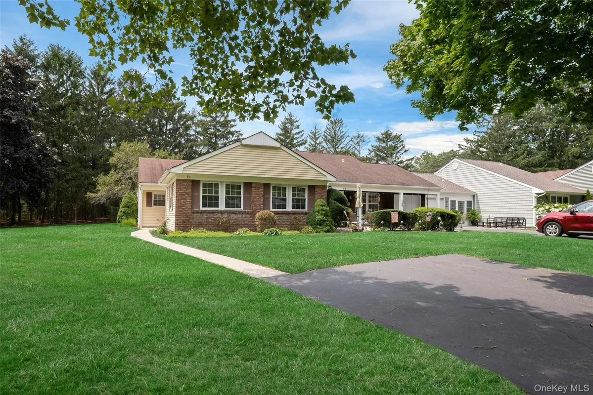 Property Slideshow image 1 of 19 | 62 hearthside dr, Brookhaven, NY, 11766