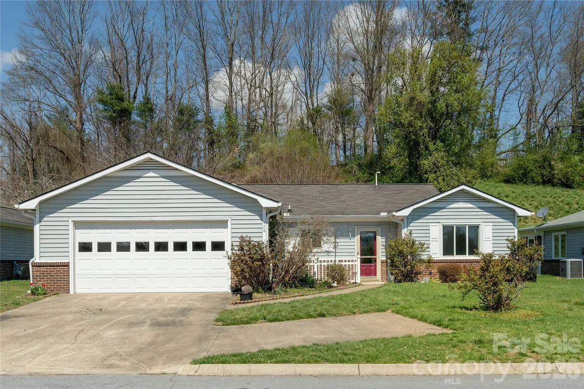 Property Slideshow image 1 of 24 | 176 derbyshire dr, Hendersonville, NC, 28792