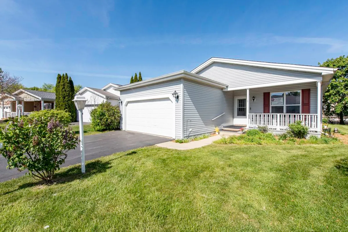 Property Slideshow image 1 of 25 | 109 hunter ct, Grayslake, IL, 60030