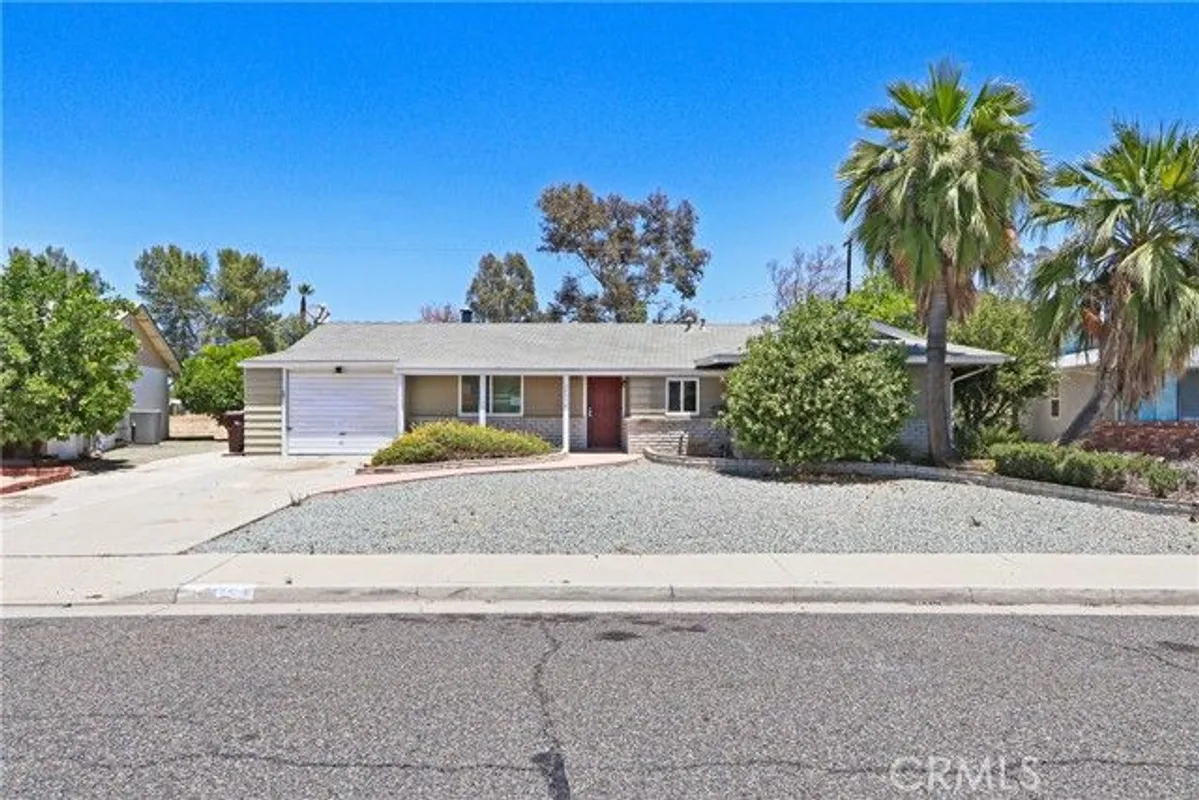 Property Slideshow image 1 of 13 | 28410 e worcester rd, Sun City, CA, 92586