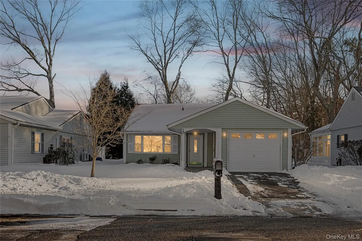 Property Slideshow image 1 of 11 | 190 edinburgh dr, Brookhaven, NY, 11961