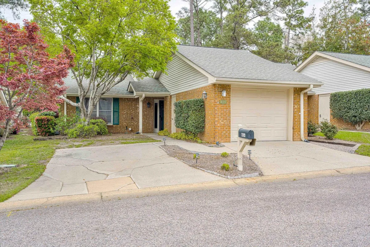 Property Slideshow image 1 of 31 | 614 clarendon pl, Aiken, SC, 29801