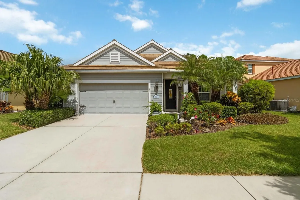 Property Slideshow image 1 of 70 | 12252 stuart dr, Venice, FL, 34293