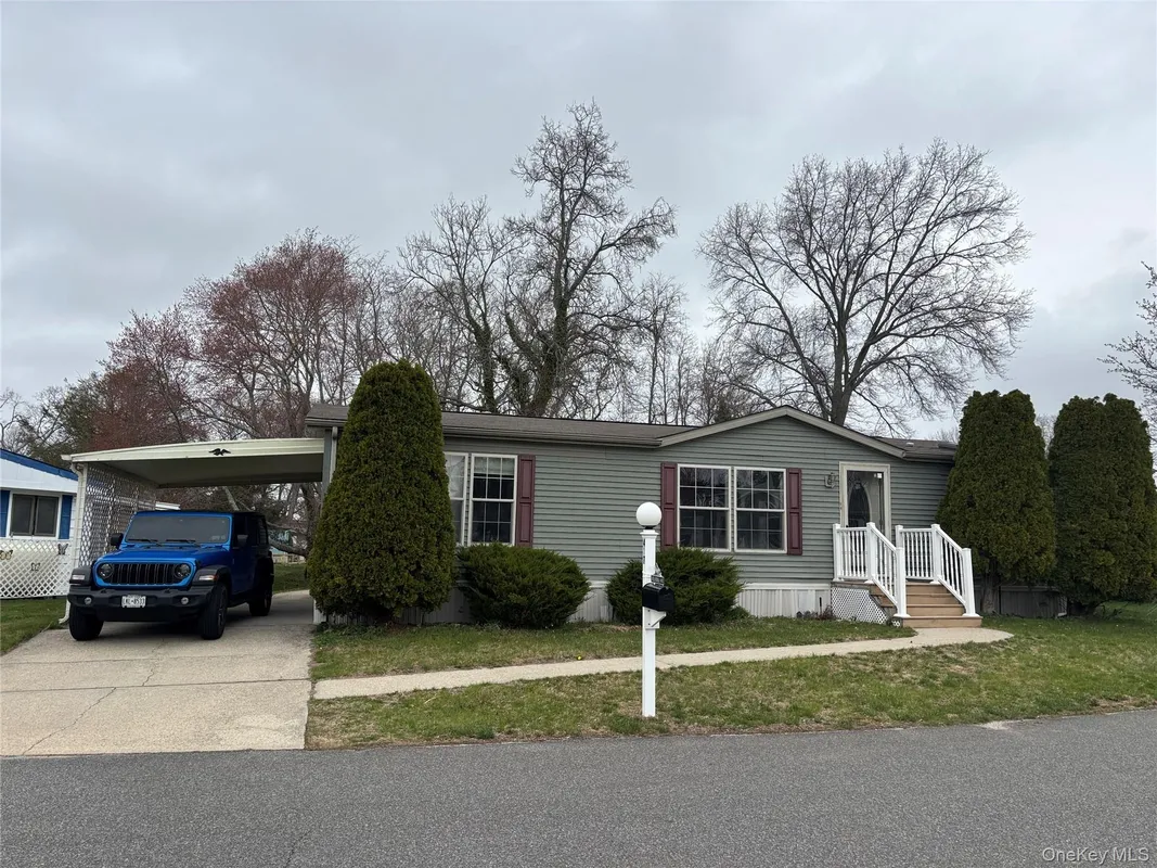 Property Slideshow image 1 of 20 | 1661 old country rd 417, Riverhead, NY, 11901